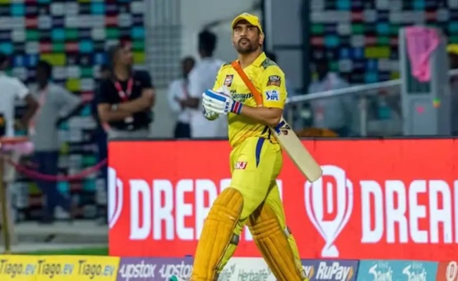 MS Dhoni Hands over CSK Captaincy to Ruturaj Gaikwad