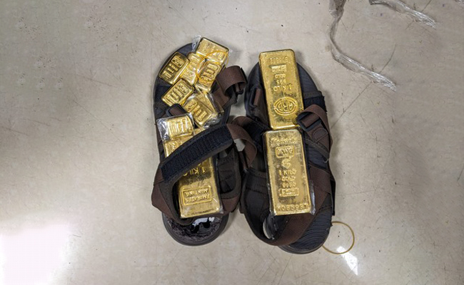 Chadian national held at Mumbai airport with gold worth Rs 3.86 cr hidden in slippers