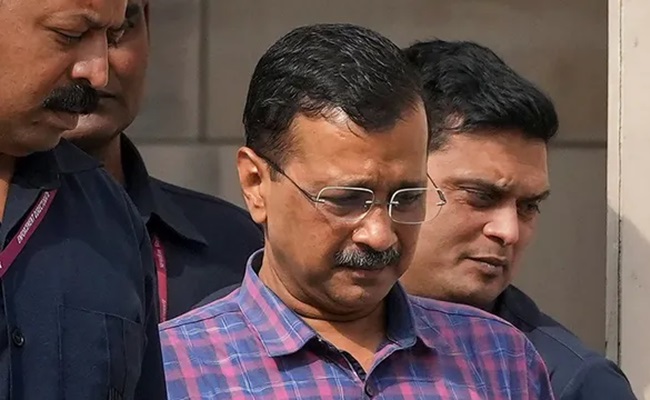 SC asks CM Kejriwal to not visit his office or secretariat