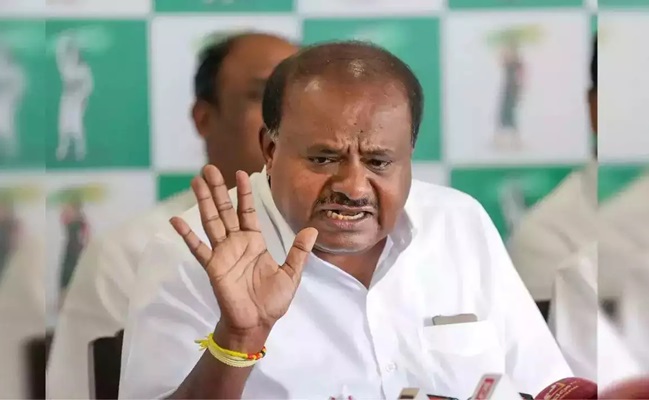 K'taka sex scandal: Congress govt circulated 25K pen drives