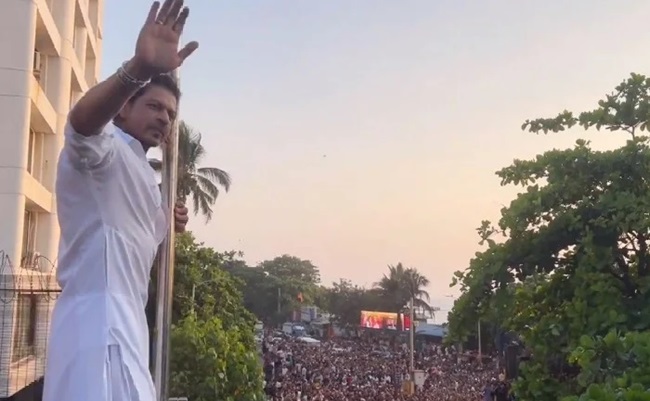 SRK, son AbRam greet sea of fans outside Mannat