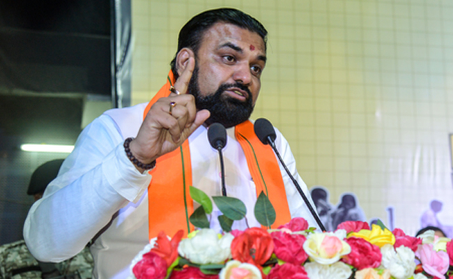 Rahul Gandhi came for picnic, not state's problems