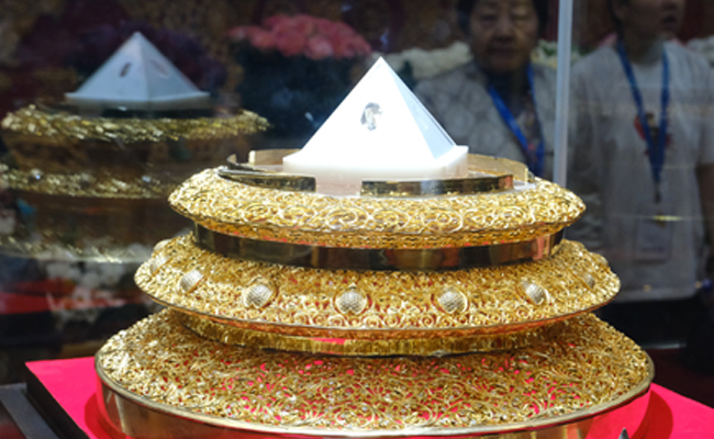 J&K L-G pays obeisance at Buddhist monastery in Russia’s Kalmykia 