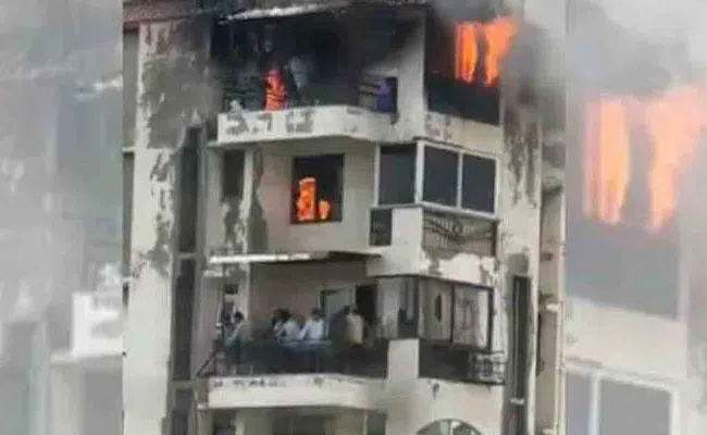 Father and Two Children Die After Jumping from Balcony
