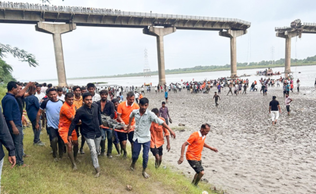 Gambhira-Mujpur bridge collapses in Gujarat’s Vadodara