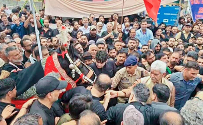 On 10th Muharram, Kashmir makes two loud statements of ‘Kashmiriyat’