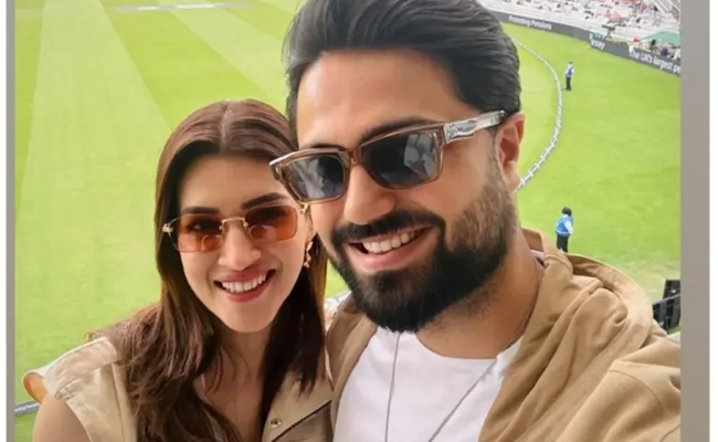 Heroine Slowly Going Public with Her Relationship