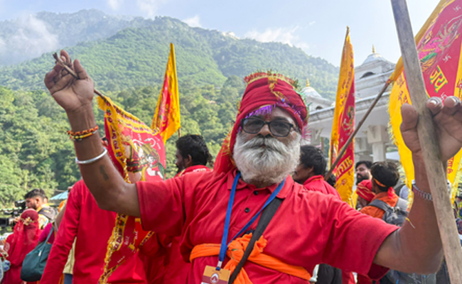 Mata Vaishno Devi Yatra resumes after temporary suspension