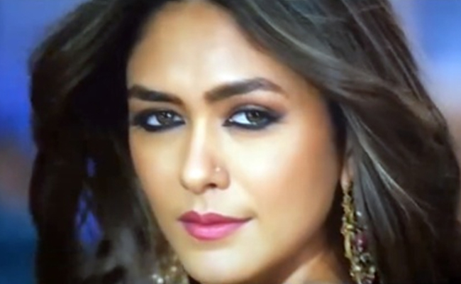 Mrunal’s ‘little ritual’ is watching films with fans, calls it ‘real magic’