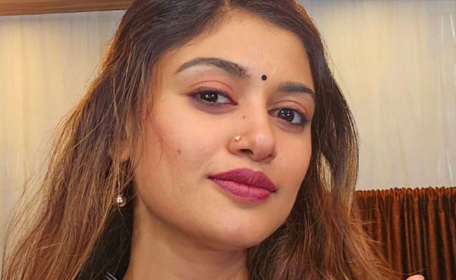 Heroin Oviya demands Vijay’s arrest over Karur stampede