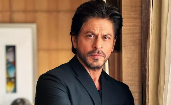 Shah Rukh Heads to US for Treatment