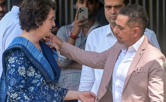 Robert Vadra ducked questions on ties with Sanjay Bhandari